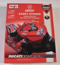 Indlæs billede til gallerivisning Ducati Desmosedici. Casey Stoner. WM 2007. Maisto 1:18
