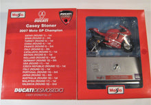 Indlæs billede til gallerivisning Ducati Desmosedici. Casey Stoner. WM 2007. Maisto 1:18
