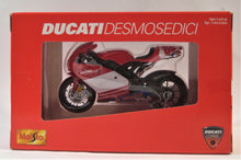 Indlæs billede til gallerivisning Ducati Desmosedici. Loris Capirossi. Maisto 1:18
