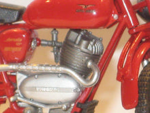 Indlæs billede til gallerivisning Moro Guzzi 125.Stornello Lagorato 125. Hachette 1:24
