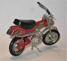 Indlæs billede til gallerivisning Honda DAX/Honda Trail 70.1969.  Zee-Toy Ridge Rider. 1:24
