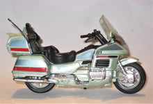 Indlæs billede til gallerivisning Honda Goldwing. Maisto 1:18
