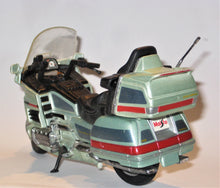 Indlæs billede til gallerivisning Honda Goldwing. Maisto 1:18
