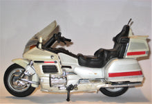 Indlæs billede til gallerivisning Honda Goldwing. Maisto 1:18
