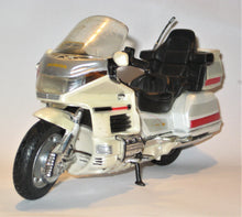 Indlæs billede til gallerivisning Honda Goldwing. Maisto 1:18
