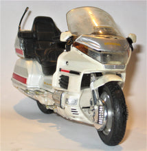 Indlæs billede til gallerivisning Honda Goldwing. Maisto 1:18
