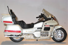 Indlæs billede til gallerivisning Honda Goldwing. Maisto 1:18
