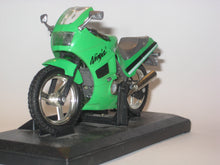 Indlæs billede til gallerivisning Kawasaki Ninja. Welly 1:18
