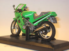 Indlæs billede til gallerivisning Kawasaki Ninja. Welly 1:18
