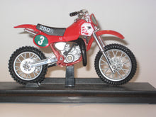 Indlæs billede til gallerivisning Honda CR250R. Welly 1:18
