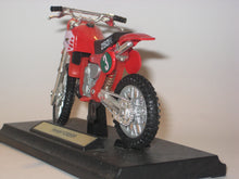 Indlæs billede til gallerivisning Honda CR250R. Welly 1:18
